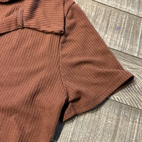"Brown Crop Top - Women's Size Small, Short Sleeve, Unbranded Chic" - Picture 6 of 6